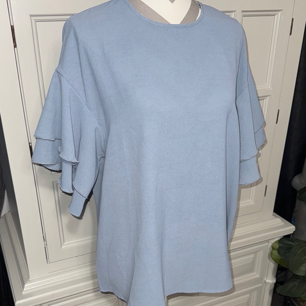Emery Rose Blue Women's Blouse with Ruffle Sleeves Size Large - Picture 2 of 11